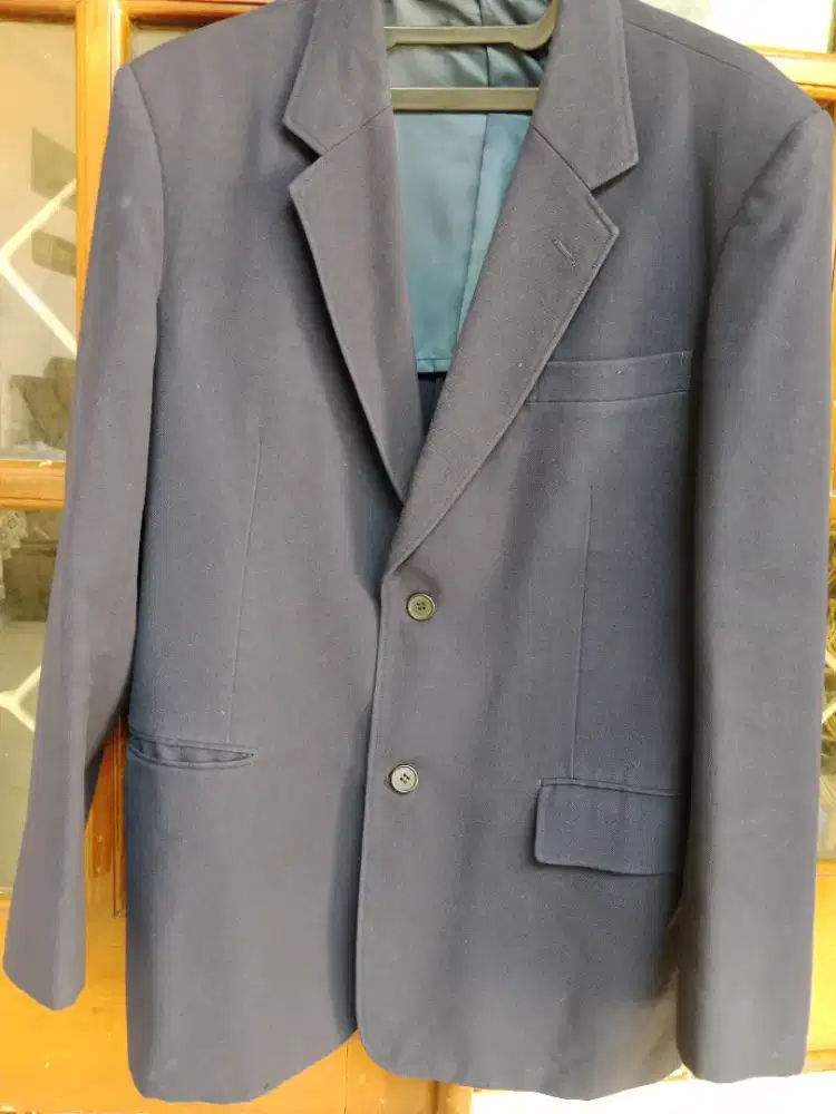 Jas warna biru dongker ukuran XL, ada warna hijau tua, coklat , hitam