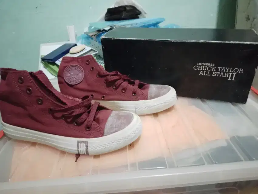 Sepatu olahraga converse size 39 maroon