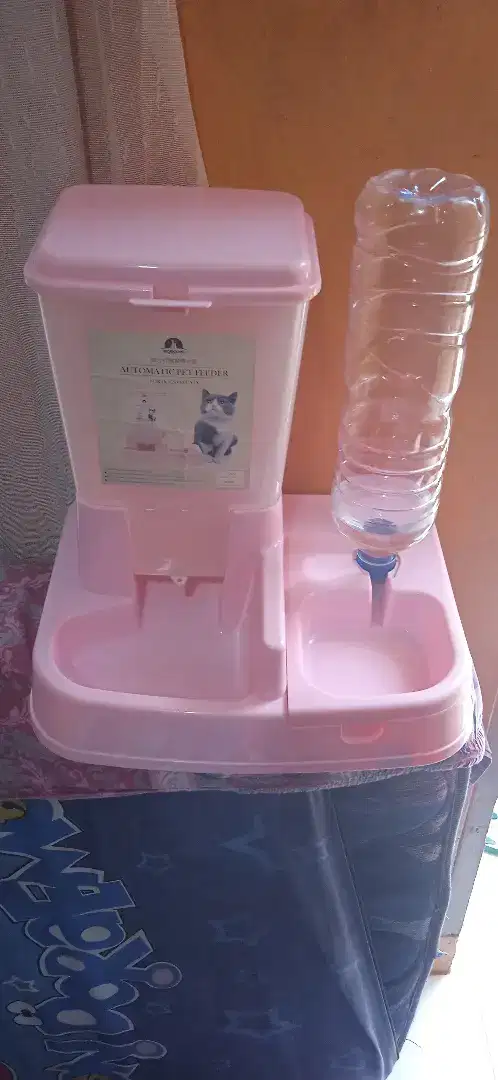 Pet dispenser otomatis tempat makan dan minum kucing otomatis