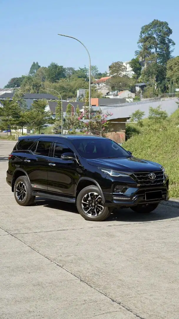 JUAL TOYOTA FORTUNER 2.8 GR / AT ISTIMEWA LOW KM
