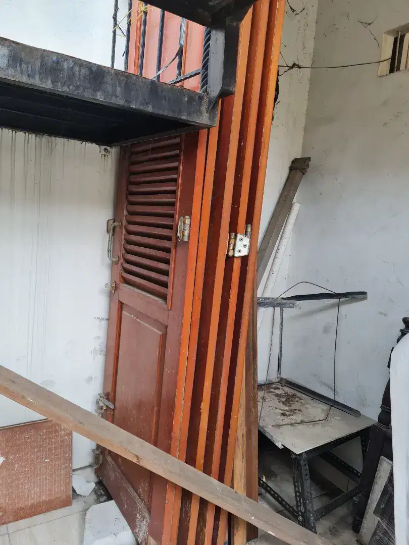 Rolling door kayu bagus dan kuat