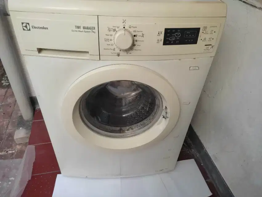 Mesin cuci Electrolux 7kg bukaan depan