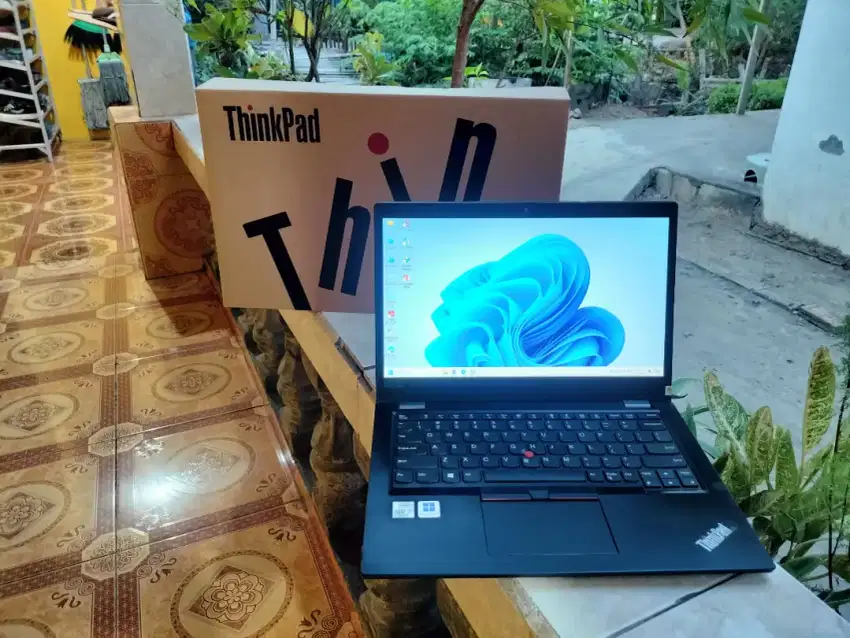 Thinkpad i3 Generasi 10 SSD 128 Gb