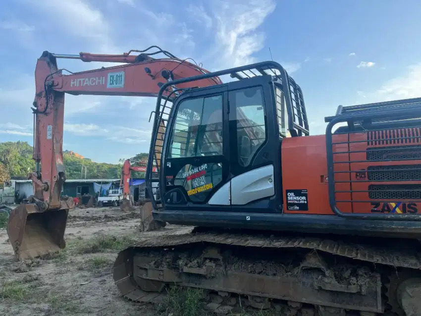 Excavator ZX210F-5G th 2021 harga 950jt NEGO