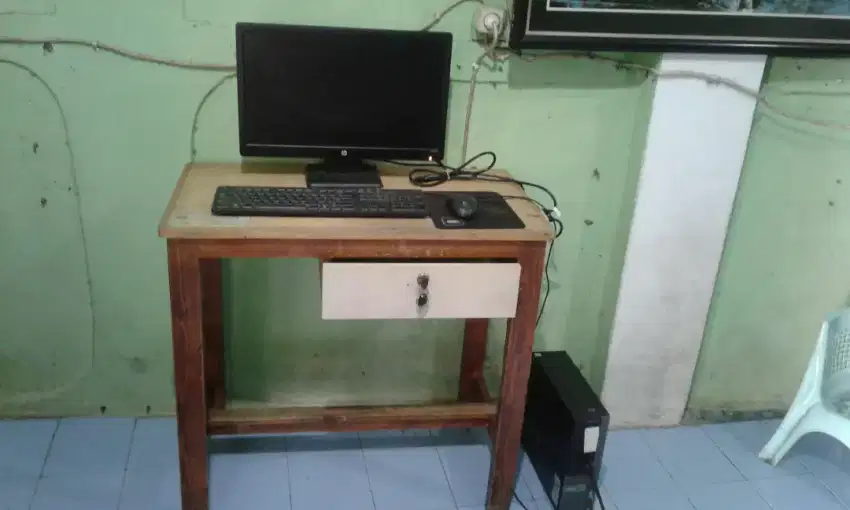 Preloved komputer desk top plus meja