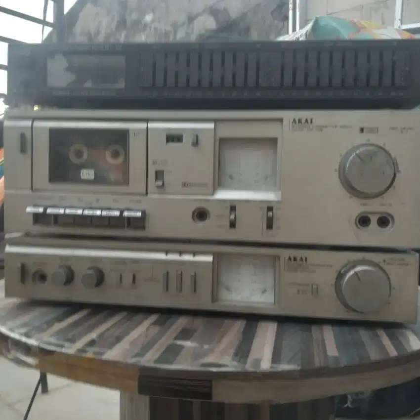 Di jual power ampli dan tape deck kaset merk AKAI  model CS-M3