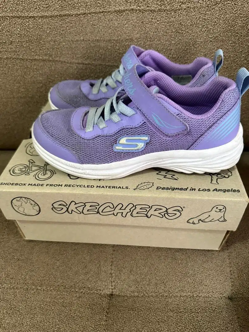 Sepatu anak skechers size 34 original