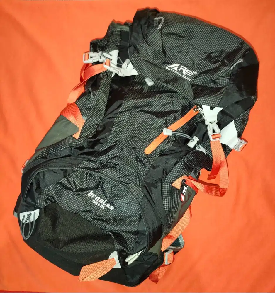 Tas/Carrier ARei/Rei Brantas 35+5L (BLACK/ORANGE)