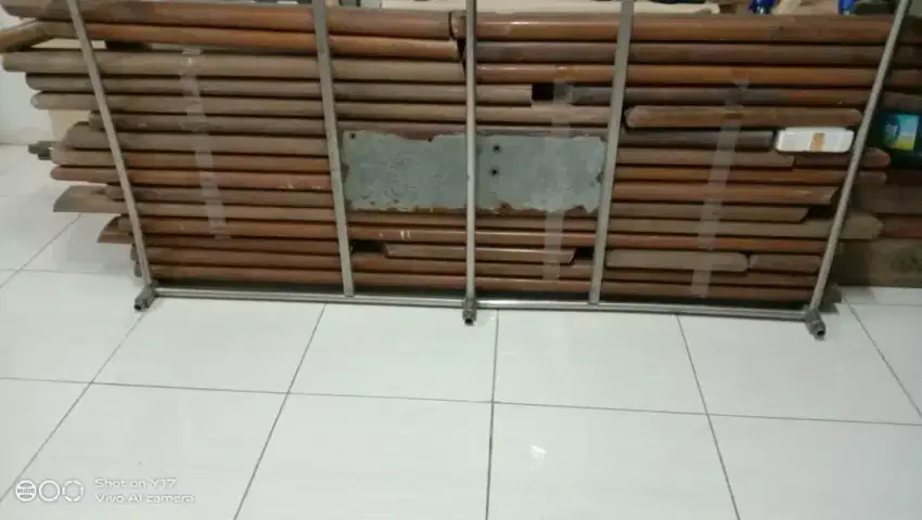 1 set pegangan tangga dari kayu