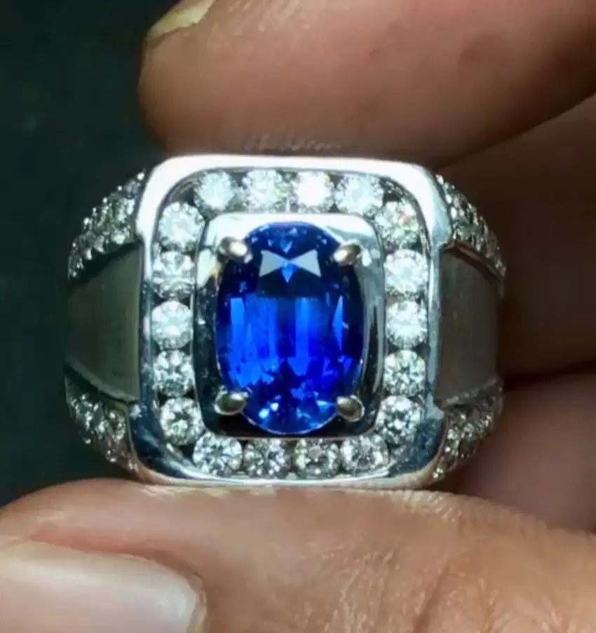 Natural Royal Blue Saphire 5 ct Gold Diamond