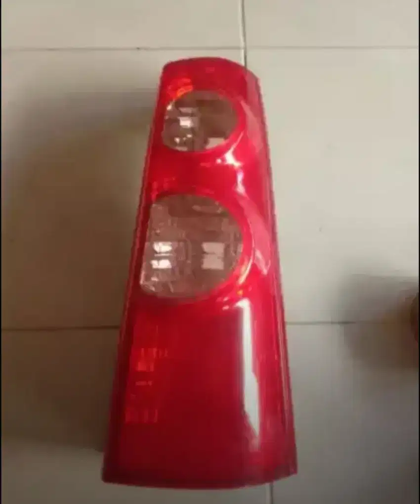 lampu belakang avanza/xenia lama _ kanan