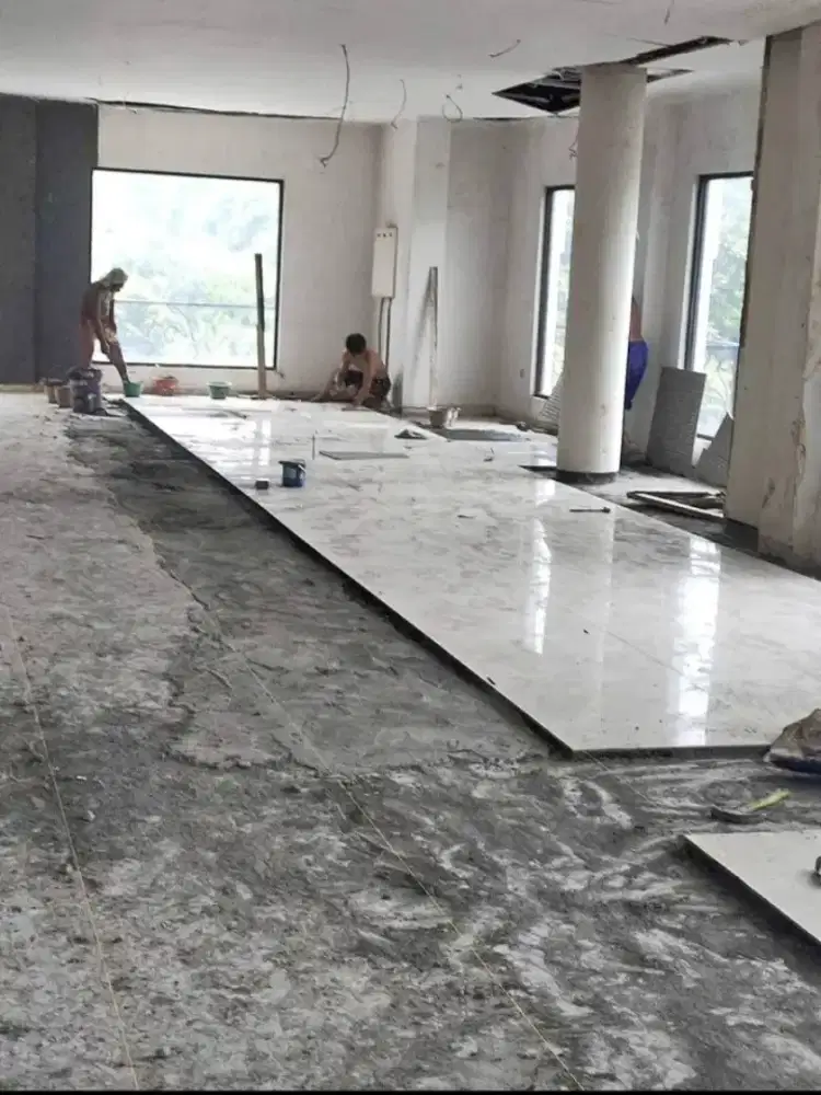 Tukang bangunan harian dan borongan