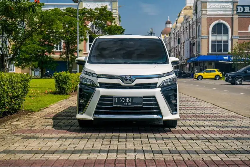 Termura Se Indonesia ! Toyota Voxy 2.0 Bensin-A/T 2019/2020 TT Serena