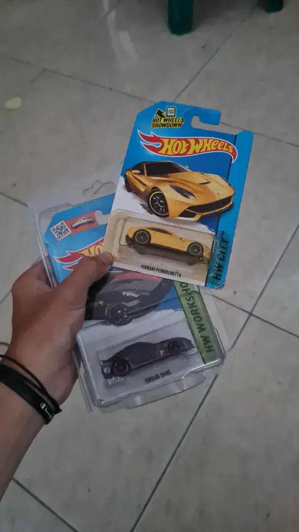 Hotwheels ferrari F12 & 599