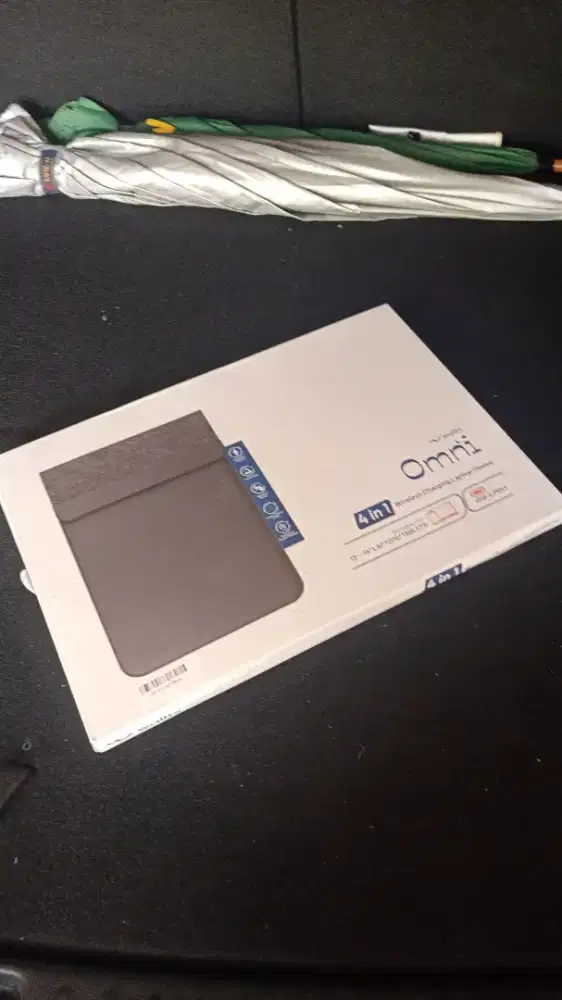 Wallts Omni 4 in 1 - wireless charging laptop sleeve