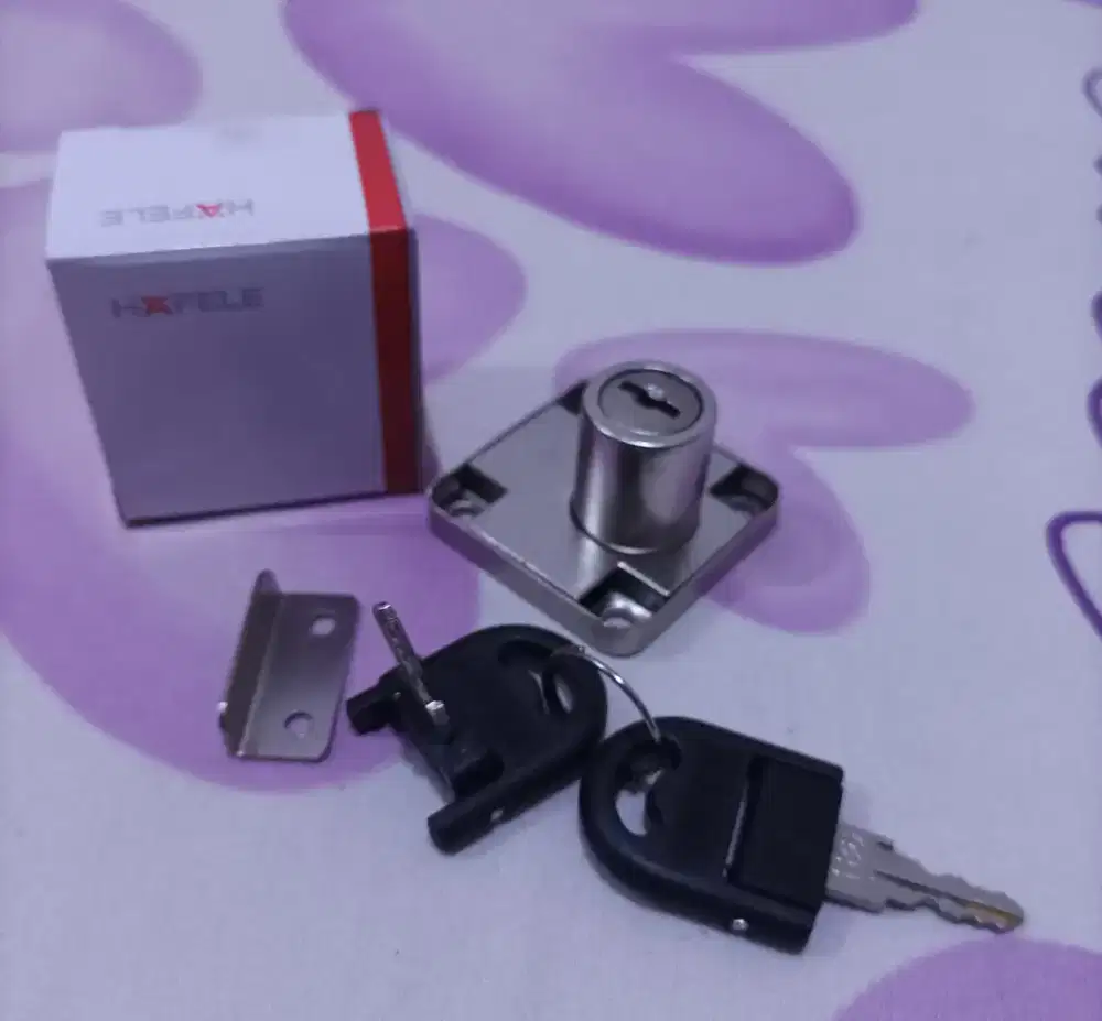 Kunci laci dan Credenza Hafele