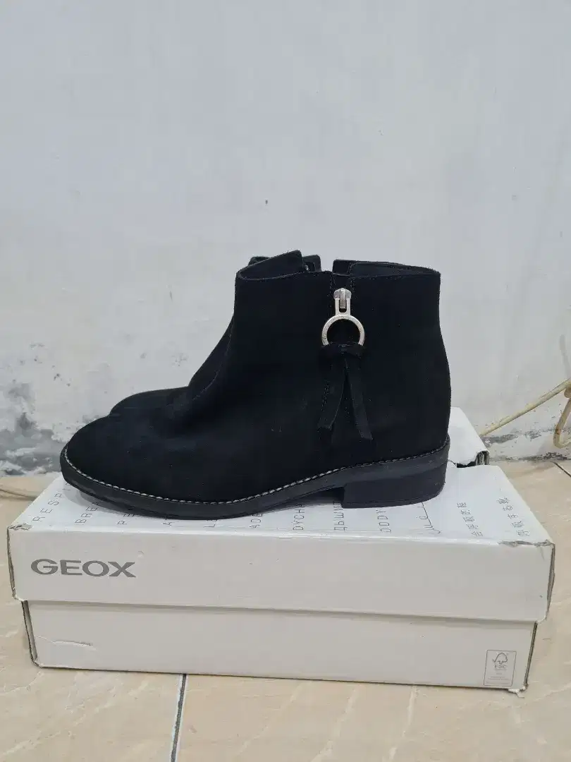 SEPATU BOOTS MERK GEOX