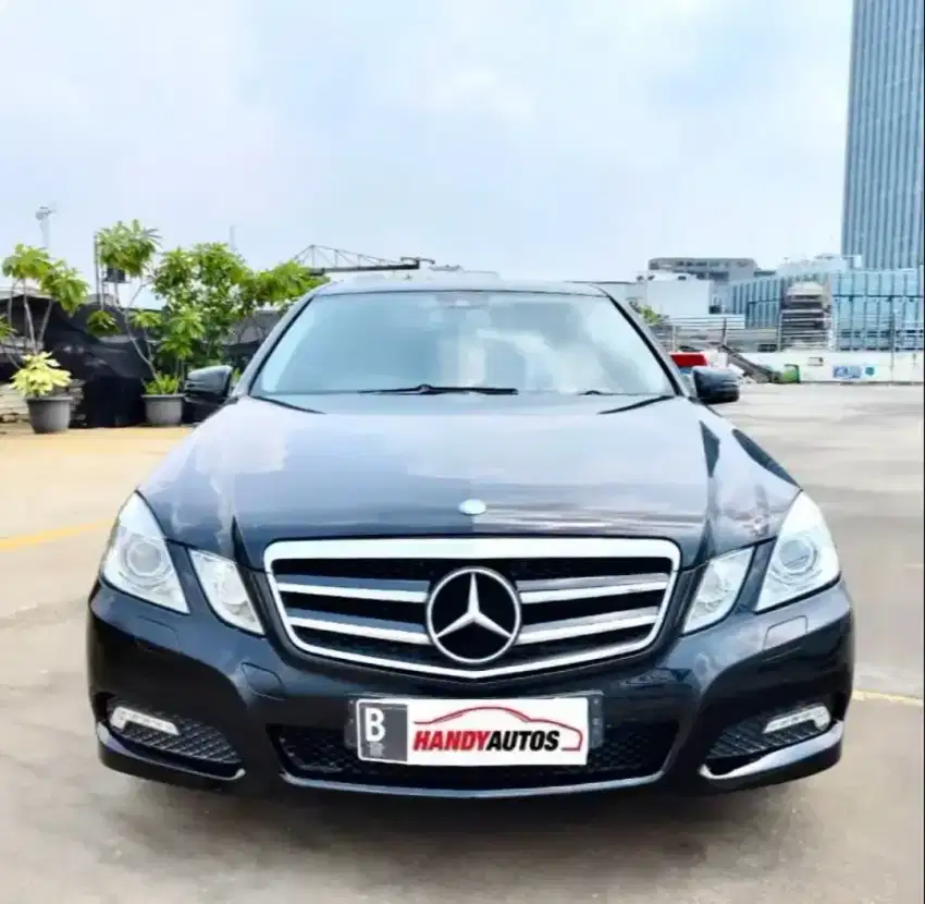 Mercedes Benz E250 CGI Avantgarde Tahun 2010 Matic Hitam