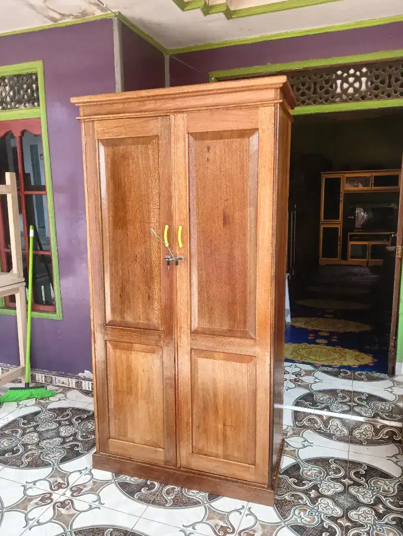 Lemari pakaian pintu 2