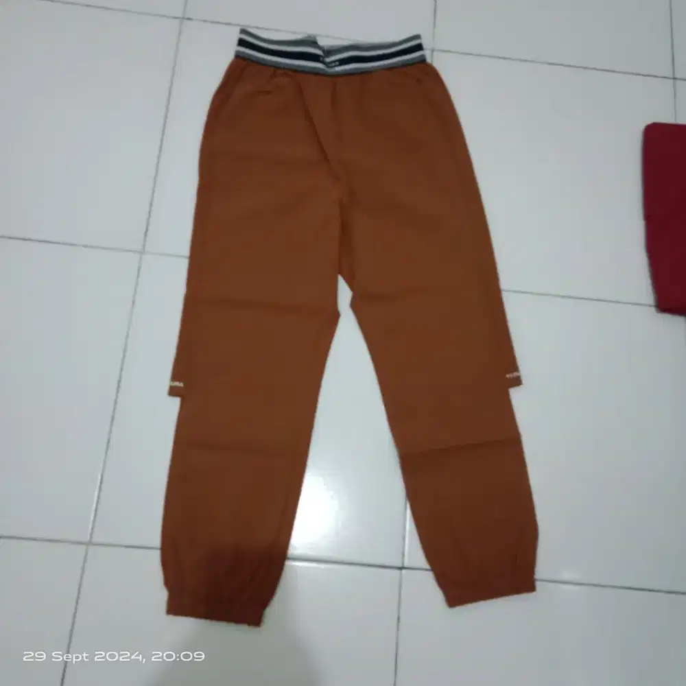 Celana panjang pinggang karet