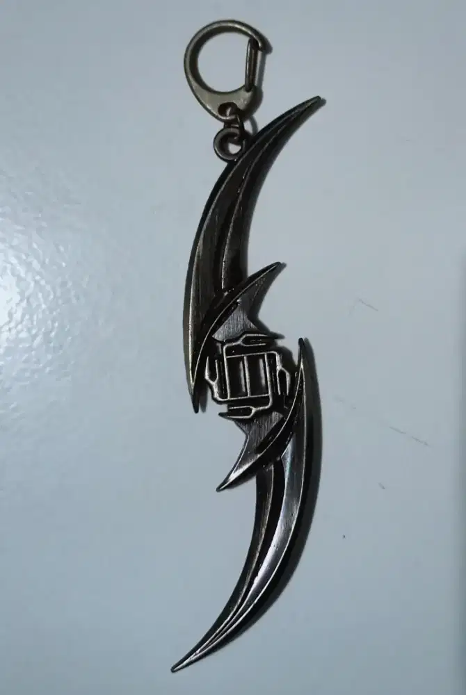 KEY CHAIN/GANTUNGAN KUNCI DESAIN NINJA BLADE HATS OFF PISAU GANDA.