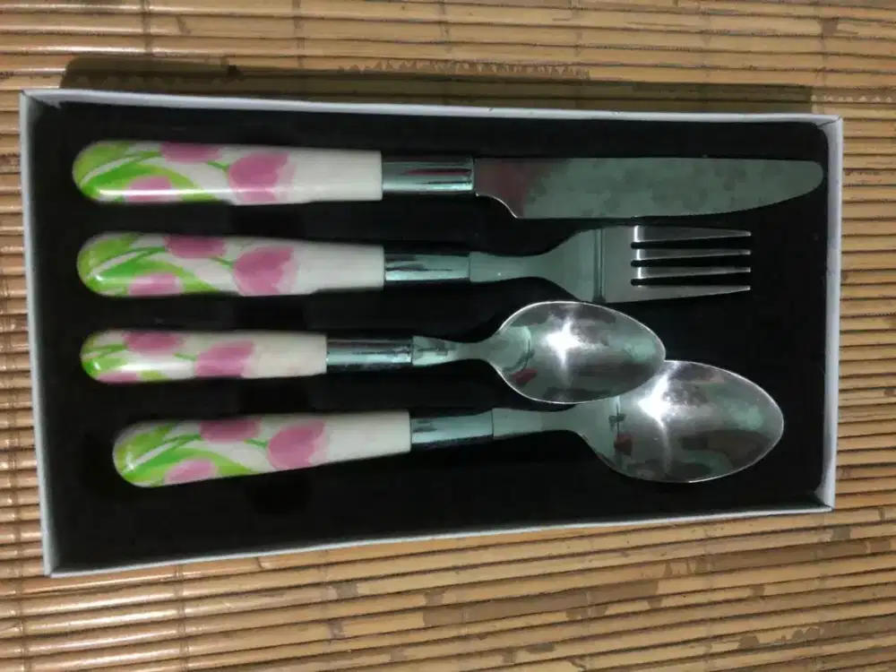 Klasique 4 pc Cutlery set
