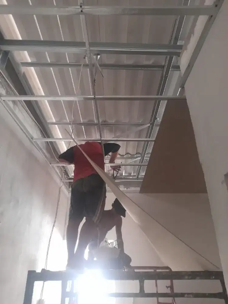 Tukang bangunan amanah dan profesional