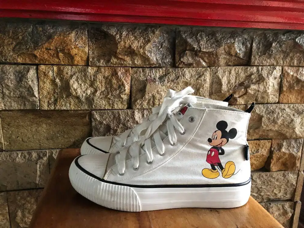 Sepatu Zara, disney size 39