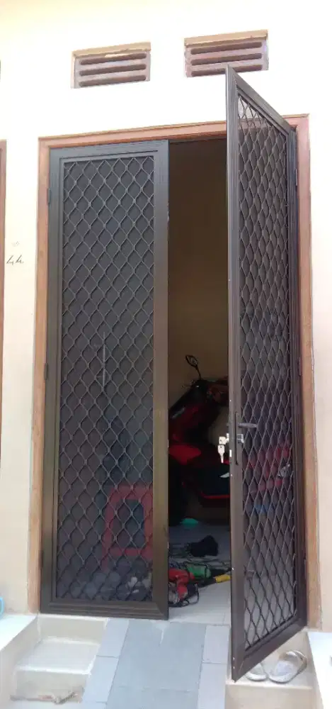 Pintu kasa nyamuk aluminium