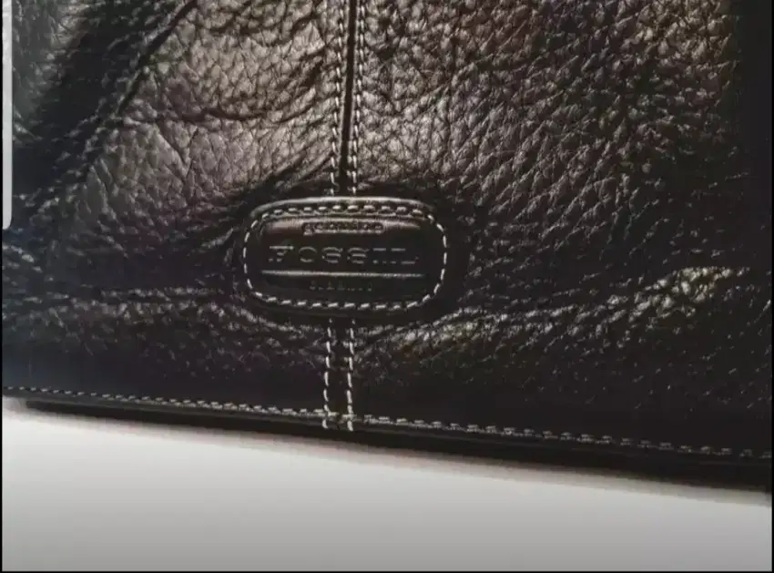 FOSSIL authentic toiletres.