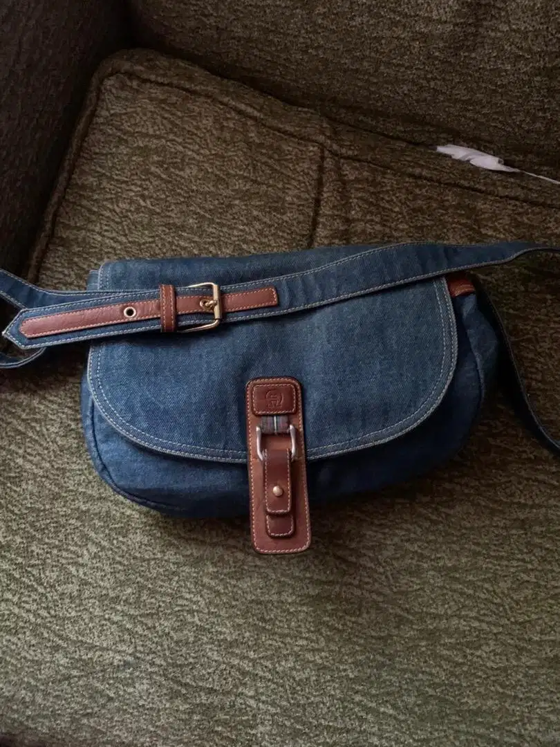 Aigner sling bag preloved