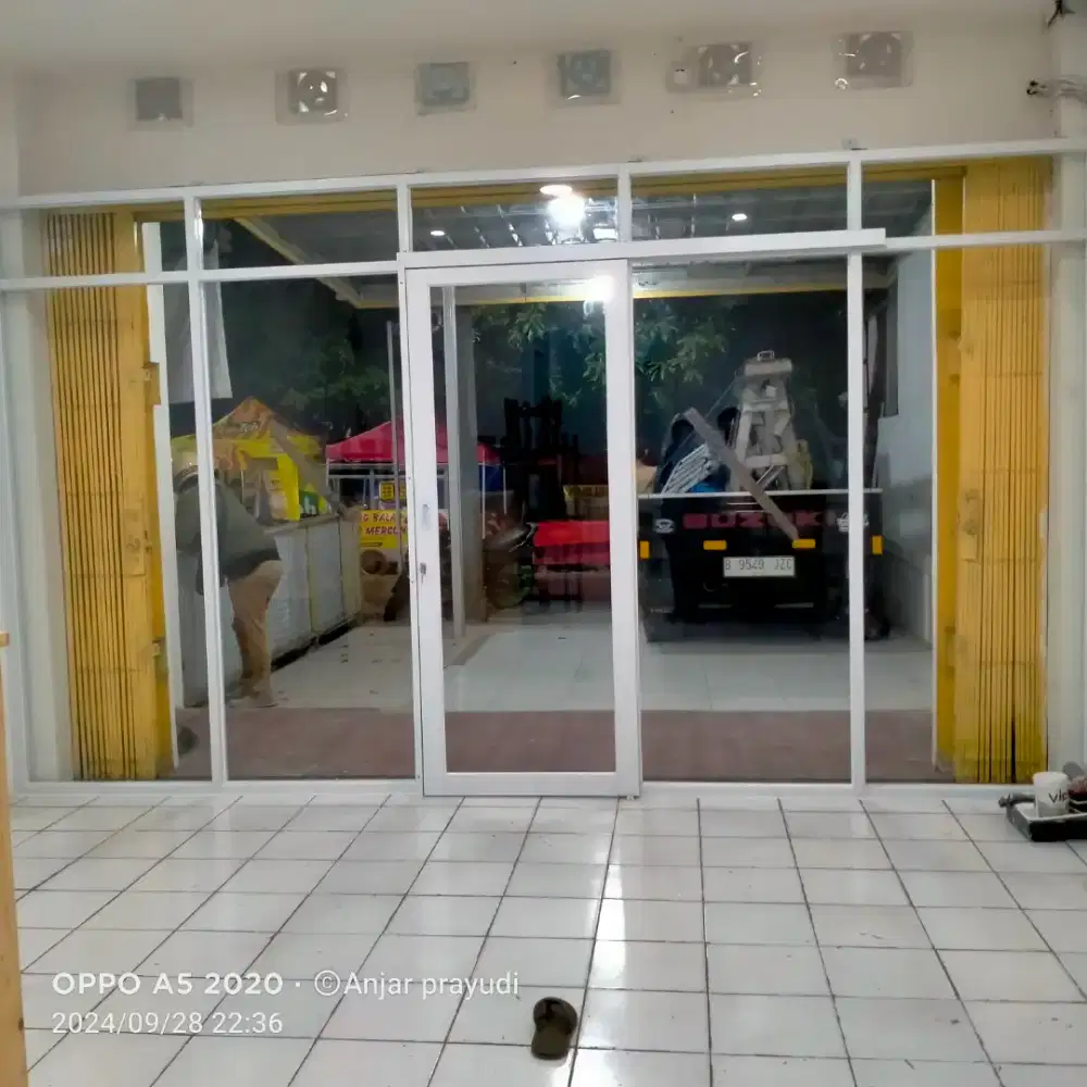 Pintu kaca aluminium