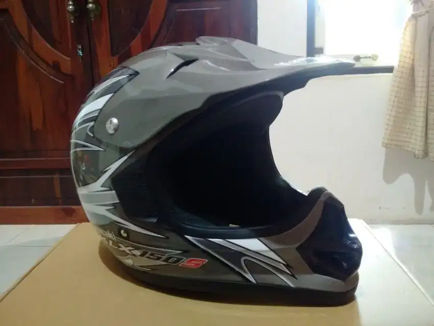 helm klx 150s original kawasai kondisi baru ukuran L