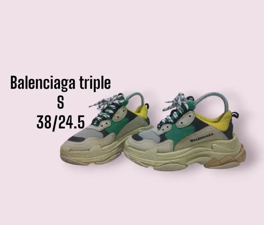 Jual sepatu Balenciaga Triple S 38