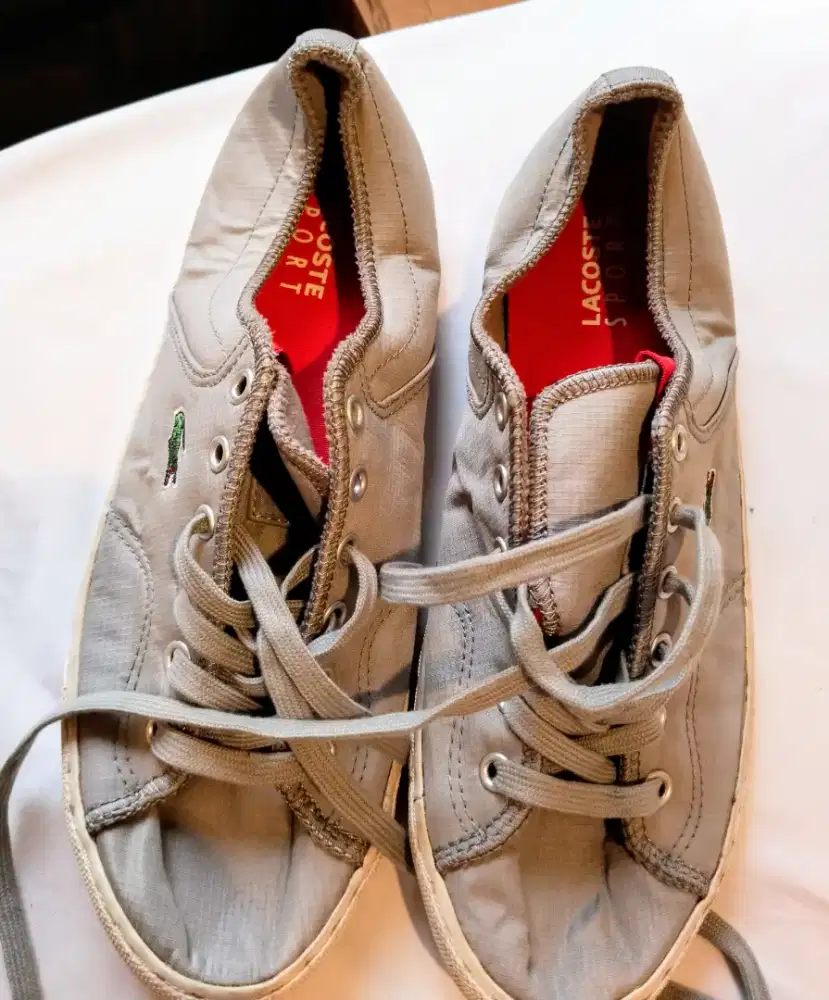 sepatu lacoste 95% size 42 like new