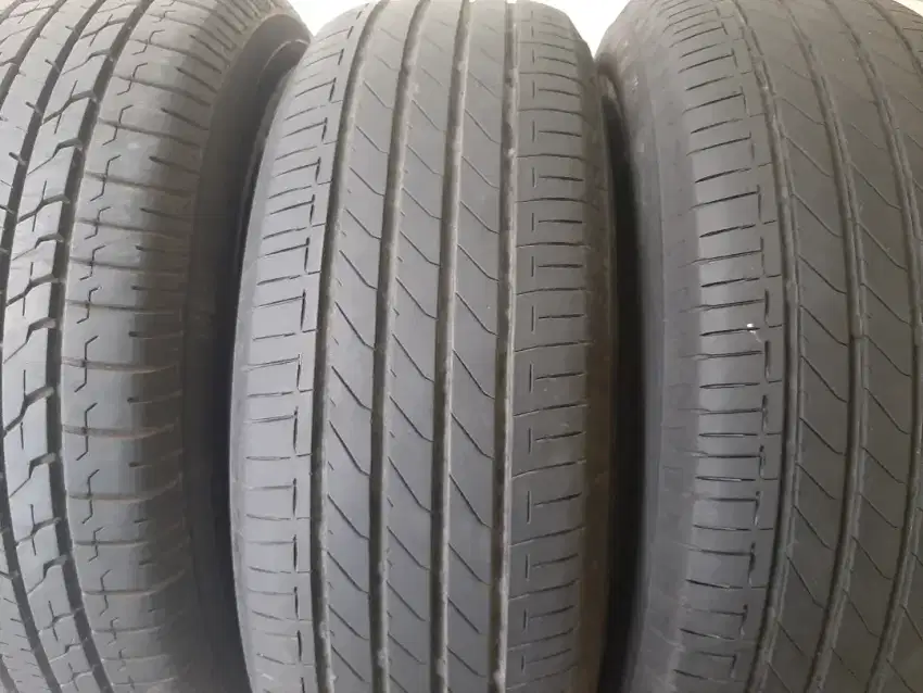 Tiga buah Ban brigestone Turanza R 15 205 /65 & Bridgestone B 390