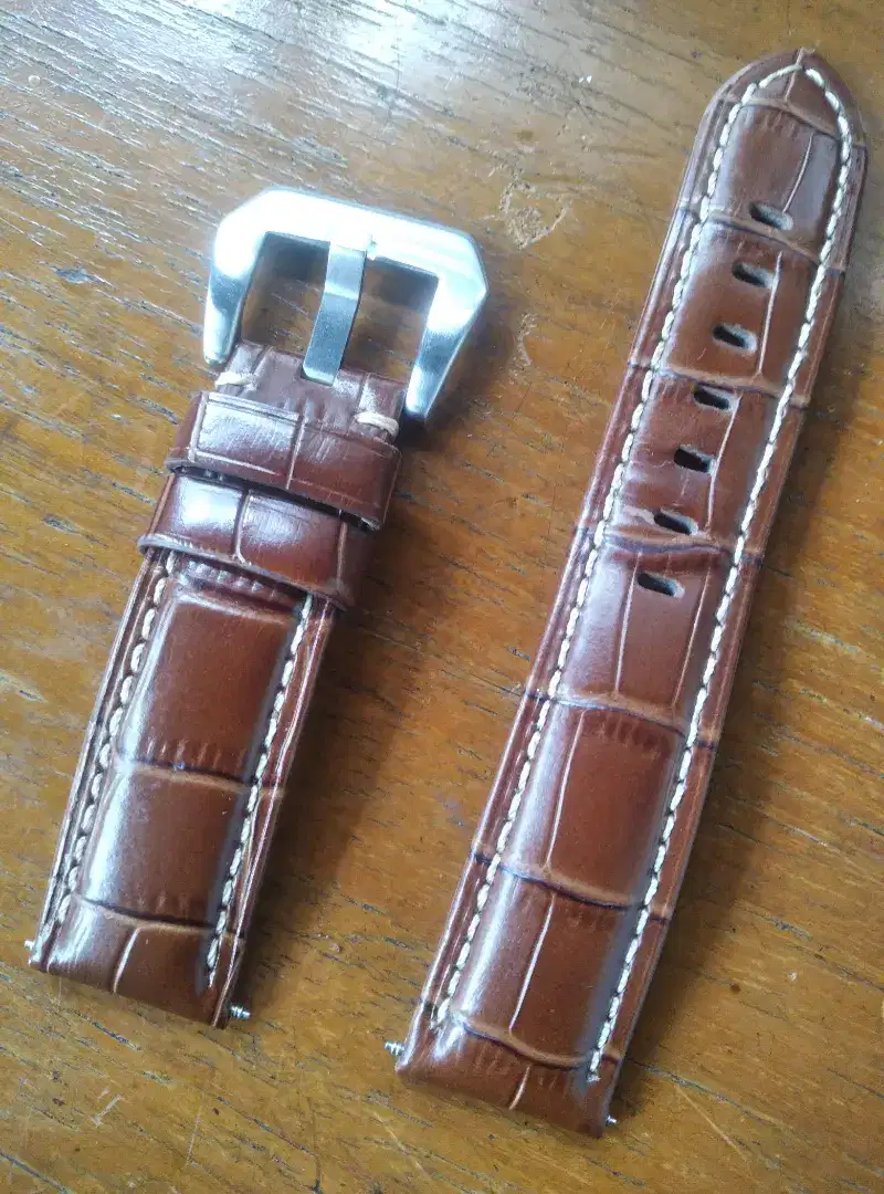 Leather strap 22mm.