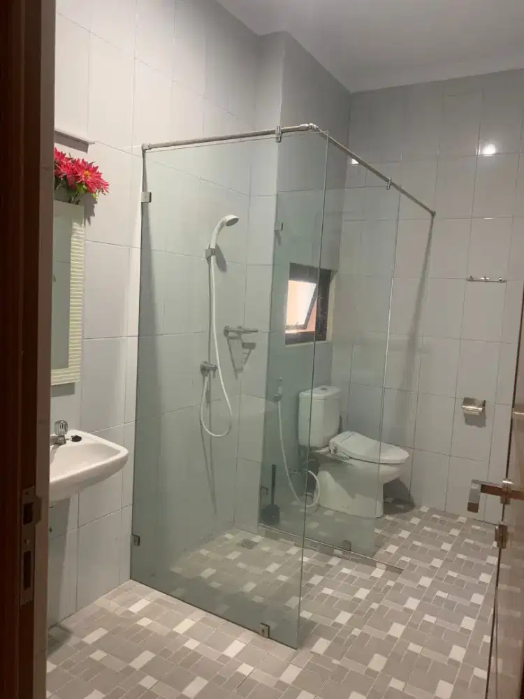 Di Sewa kan Rumah Semi furnish