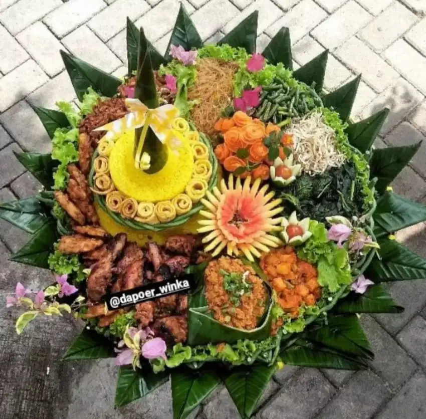 Tumpeng Ayam Bakar Madu Dapoer Winka