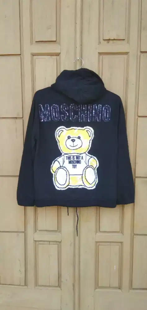 Moschino drawing logo