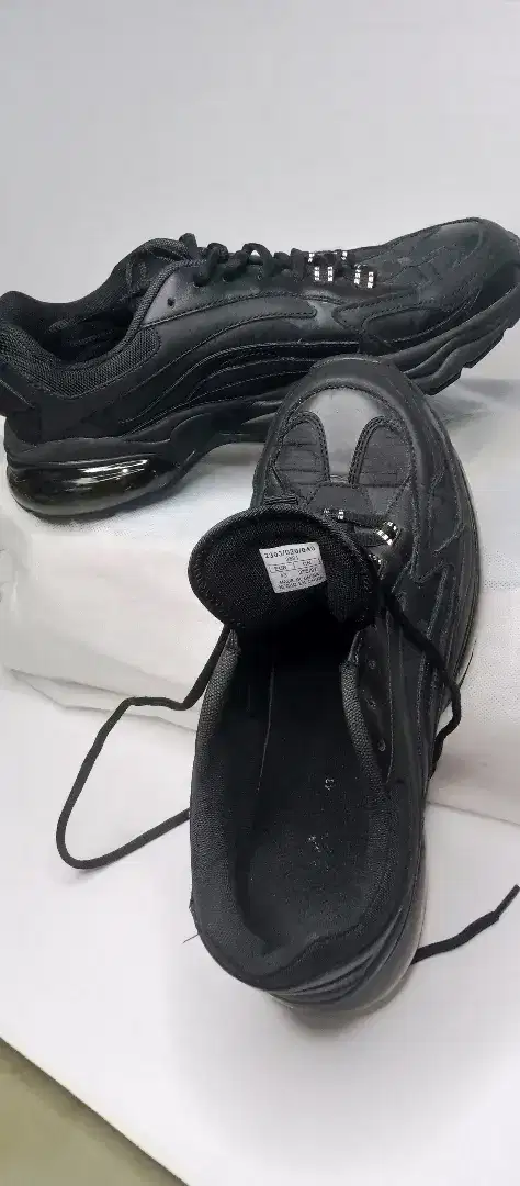 sepatu running size 43 black ZA RA original bekas sol bagus