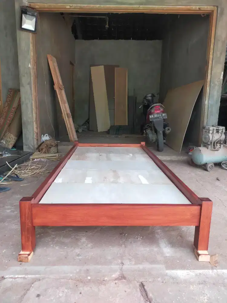 tempat tidur lesehan kaki pendek