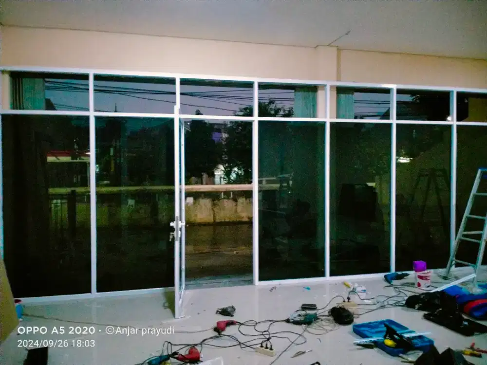 Tukang pintu alumunium kaca