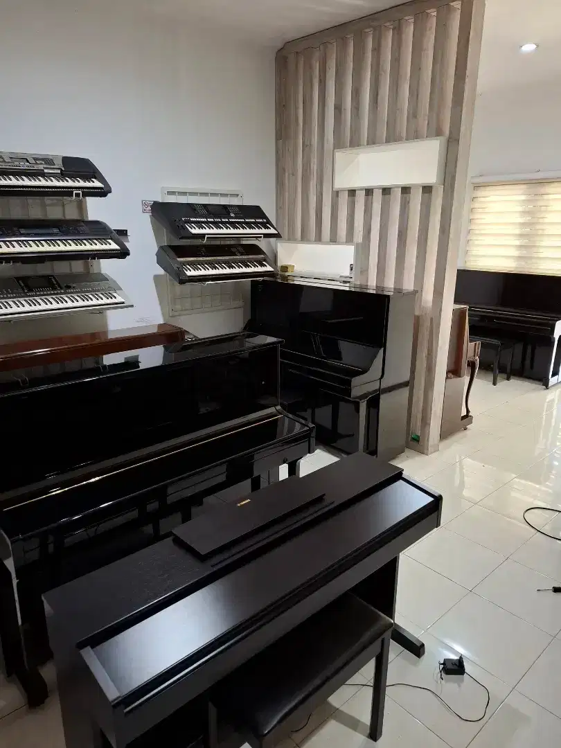 Berdagang bermacam Piano Upright dan Digital