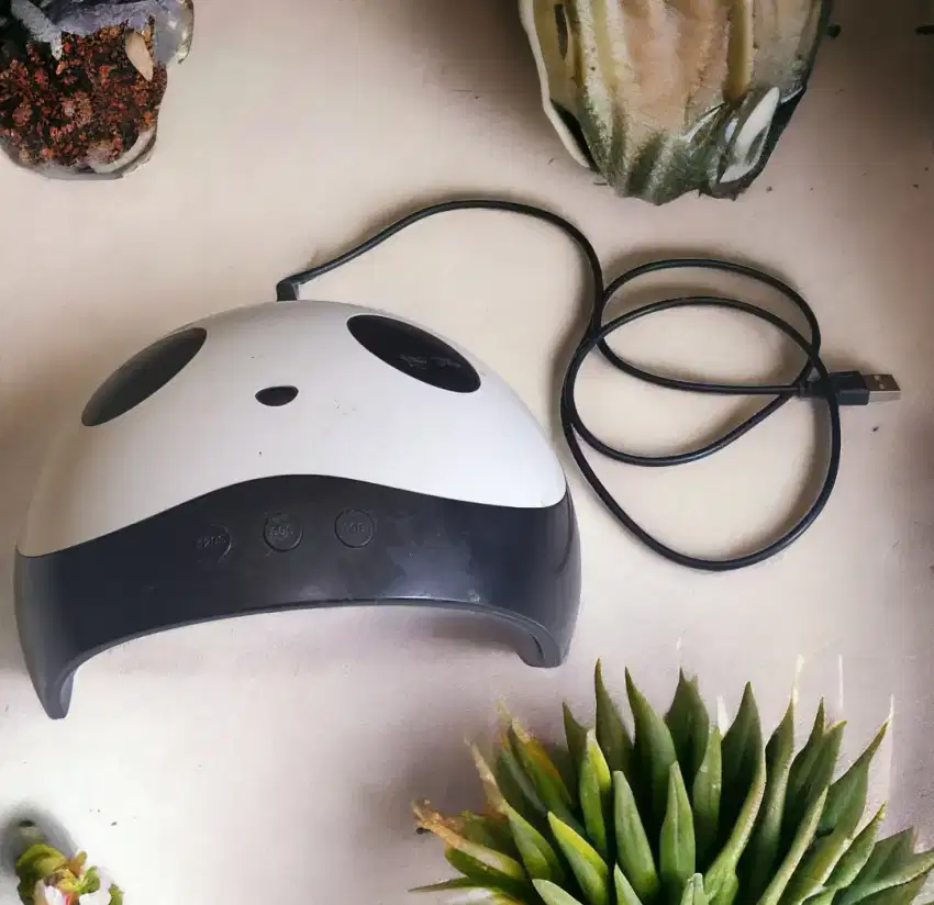 Alat pengering kutek (lampu UV) panda