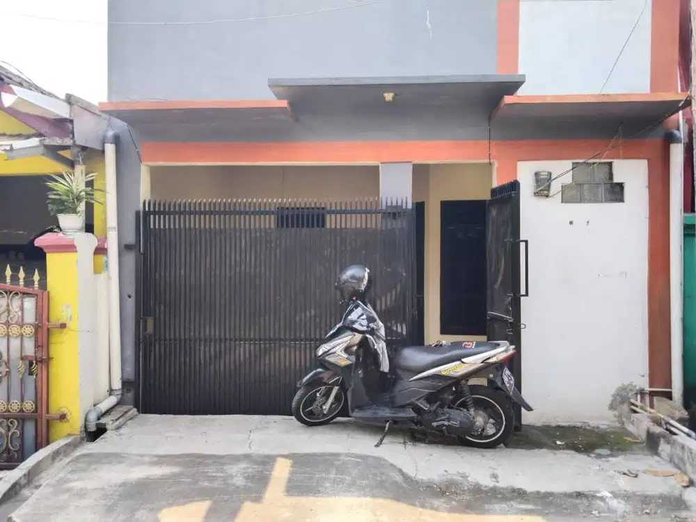 Disewakan Rumah BAGUS Garasi Mobil dekat Stasiun Kereta Api CIBITUNG