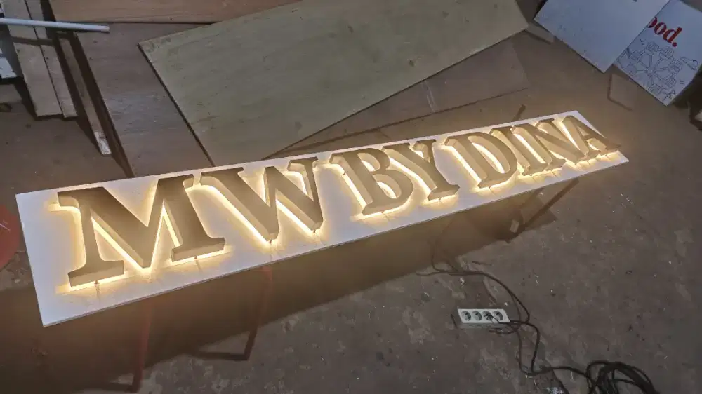 Huruf timbul Galvanil (nyala belakang)