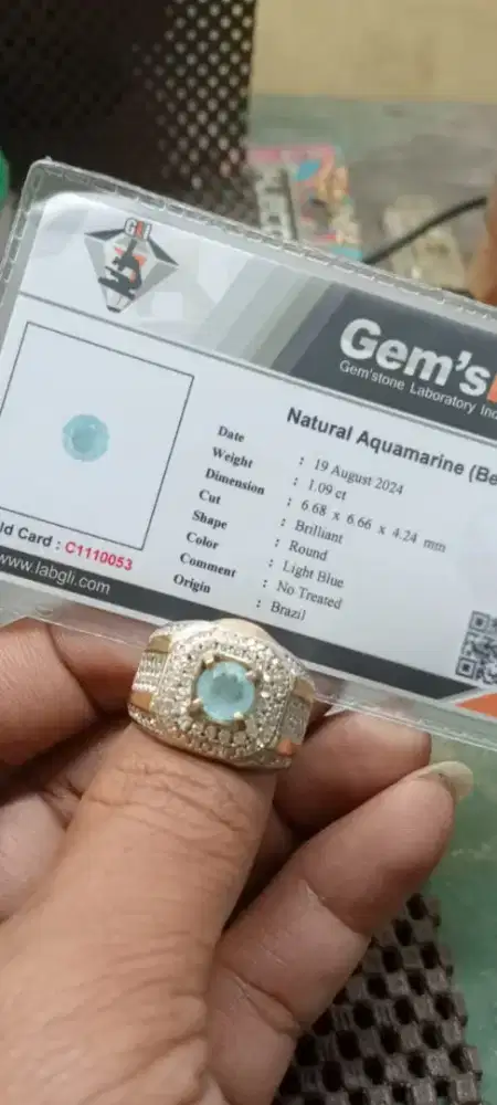 Berbagai macam batu permata + memo