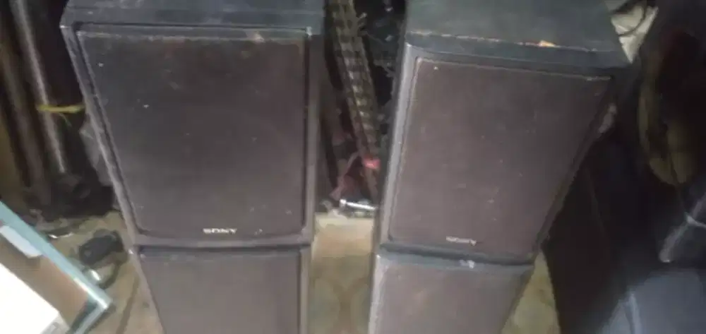 Se psg speaker pasif sony lawas kond hdp mgjn ada yg tertarik murah sj