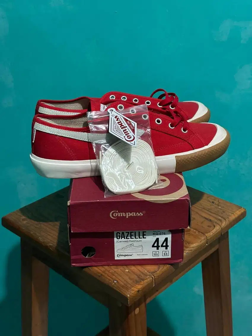 SEPATU COMPASS GAZELLE LOW RED GUM SIZE 44 ORIGINAL